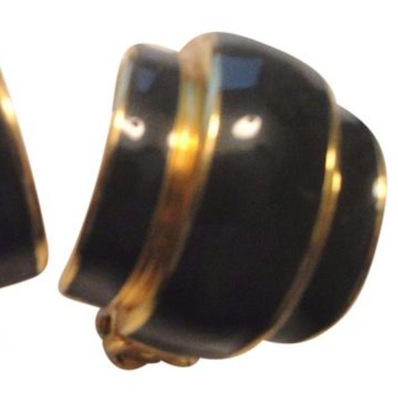 St. John Gold Vtg Tone Green Enamel Hoop Clip-on Heavy Earrings - Picture 1 of 3